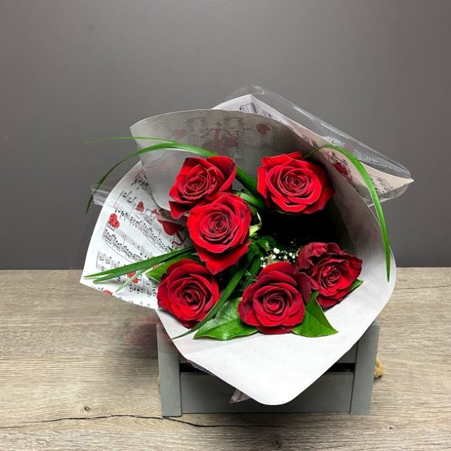 6 roses rouges pour dire Je t’aime!